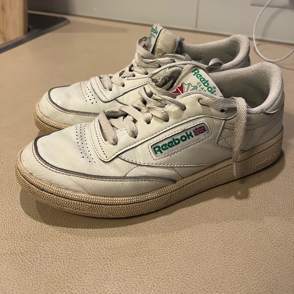 Women’s 7.5 Reebok Sneakers - Picture 2 of 5